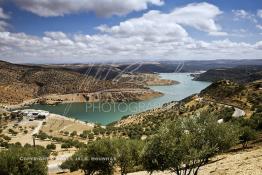 Image du Maroc Professionnelle de  Le Barrage Allal Al Fassi est situé dans la Province de Sefrou sur Oued Sebou avec un volume de stockage de 63.7 Mm3, il contrôle un bassin versant de 5.400 km2. Ce Barrage a été mis en service en 1990. But de l'ouvrage  production d'électricité, irrigation et protection contre les crues, Jeudi 8 septembre 2005. (Photo / Abdeljalil Bounhar) 